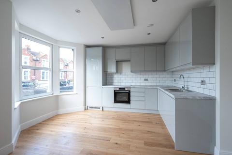 2 bedroom flat to rent, Merton Road, South Wimbledon, London, SW19
