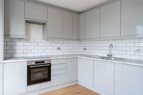2 bedroom flat to rent, Merton Road, South Wimbledon, London, SW19