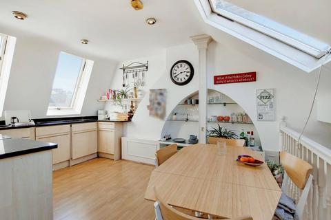 2 bedroom flat to rent, Bishops Road, Fulham, London, SW6
