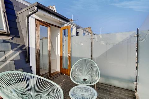 2 bedroom flat to rent, Bishops Road, Fulham, London, SW6
