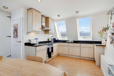 2 bedroom flat to rent, Bishops Road, Fulham, London, SW6