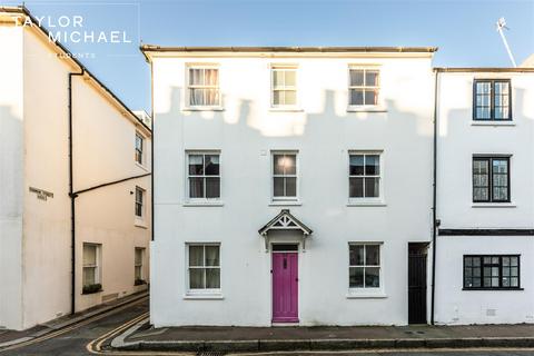 6 bedroom terraced house to rent, Cross Street, Hove