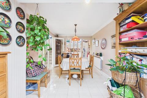 undefined, Hampton Court Road, East Molesey