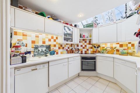 undefined, Hampton Court Road, East Molesey