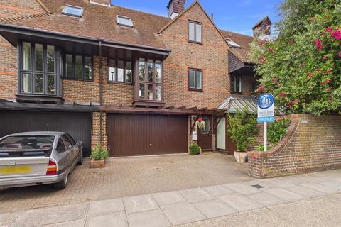 Hampton Court Road, East Molesey