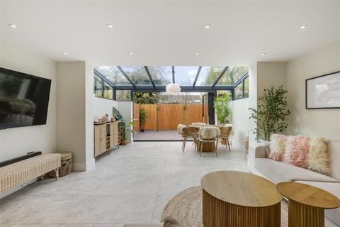 Crammond Close, W6
