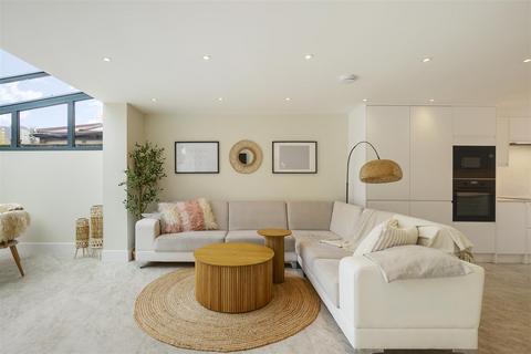3 bedroom terraced house for sale, Crammond Close, W6