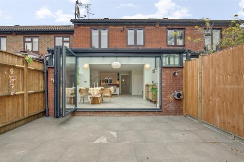 3 bedroom terraced house for sale, Crammond Close, W6