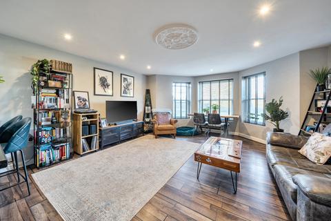 2 bedroom flat for sale, Bromley Road, Beckenham, BR3