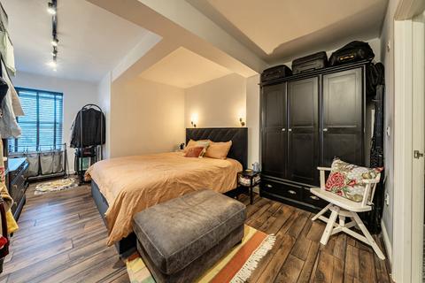 2 bedroom flat for sale, Bromley Road, Beckenham, BR3