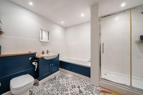 2 bedroom flat for sale, Bromley Road, Beckenham, BR3