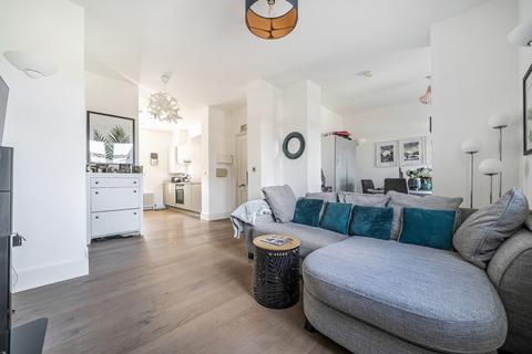 2 bedroom flat for sale, Wellesley Road, London, SE18
