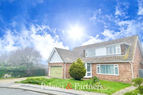 5 bedroom detached house for sale, Aylesbury Drive, Holland-on-Sea, Clacton-on-Sea, Essex, CO15