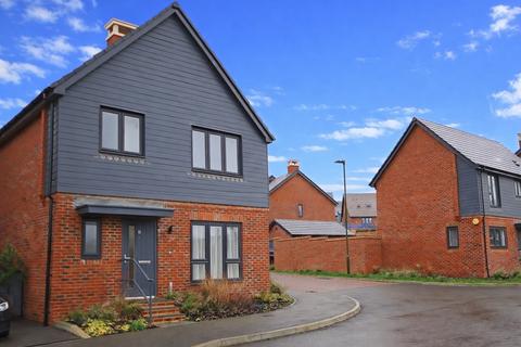 3 bedroom detached house for sale, Burdock Road, Horsham