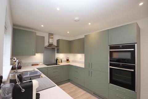 3 bedroom detached house for sale, Burdock Road, Horsham