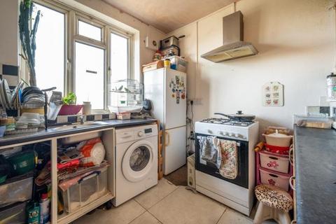 2 bedroom flat for sale, High road, Leyton, E10