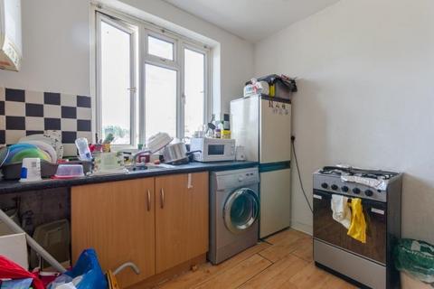 2 bedroom flat for sale, High road, Leyton, E10