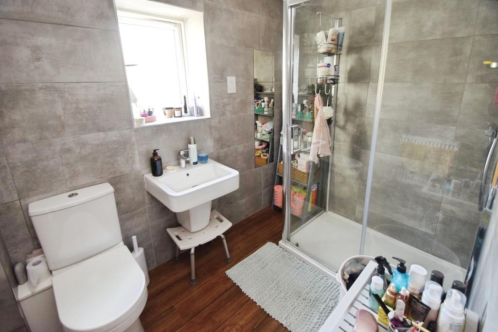 971a243b-Ensuite