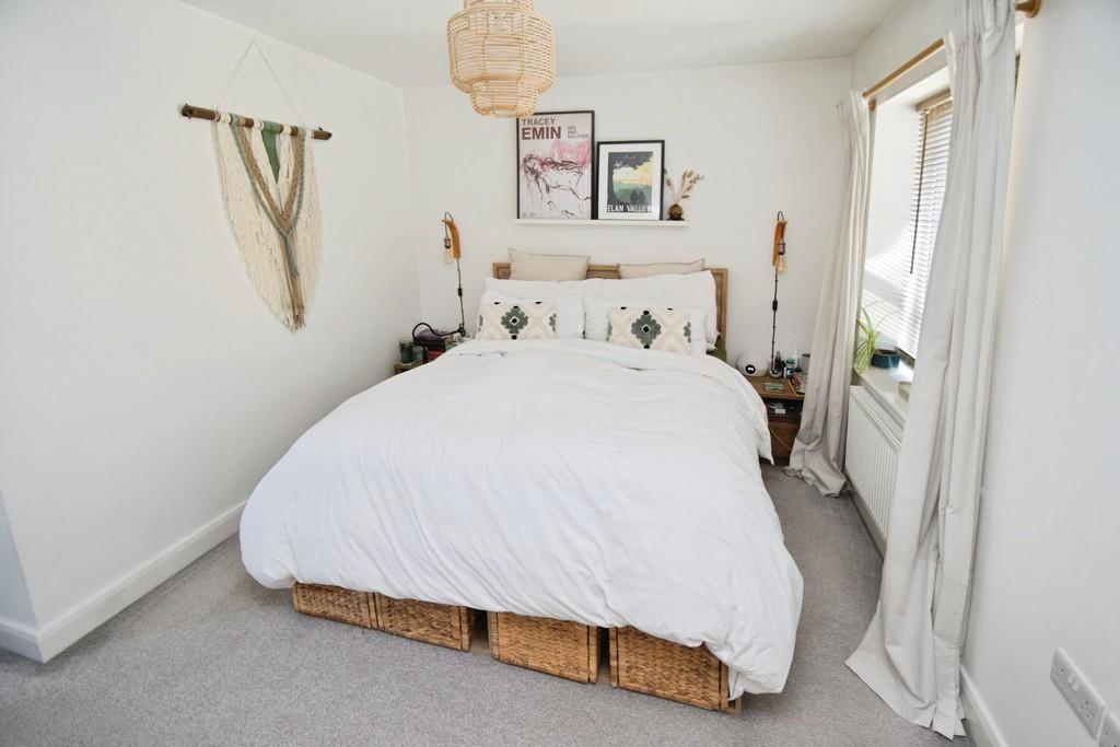19dc1d93-Bedroom 201