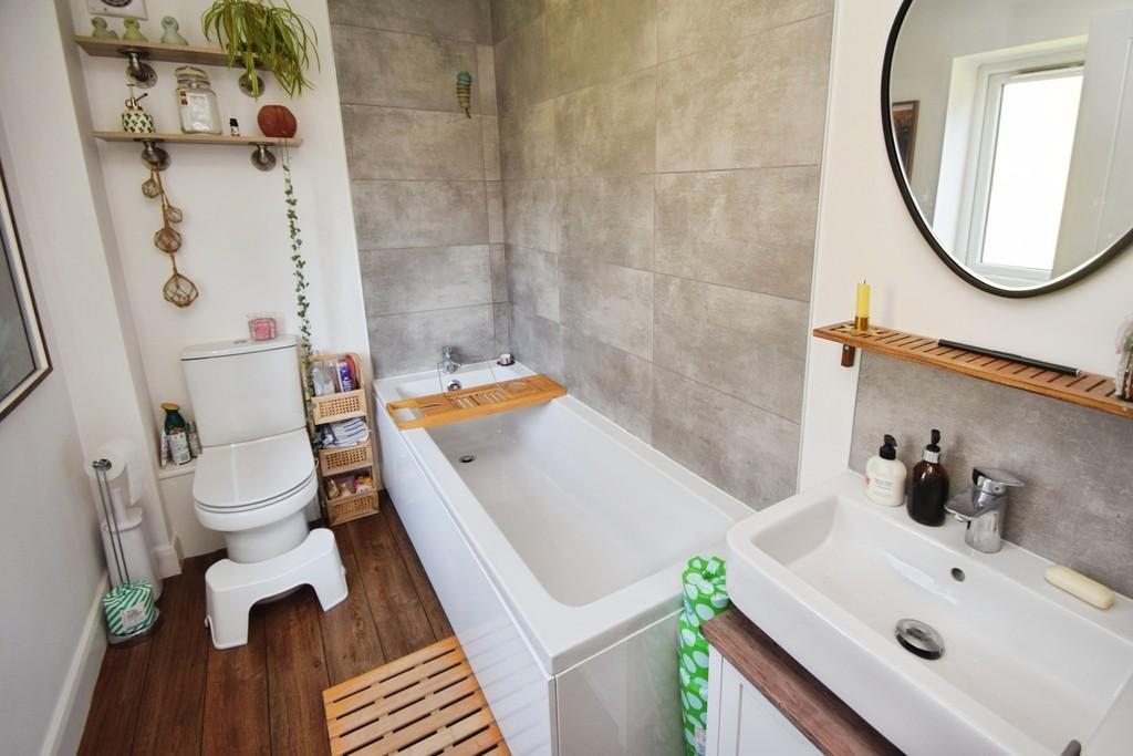 Df5bde9e-Bathroom