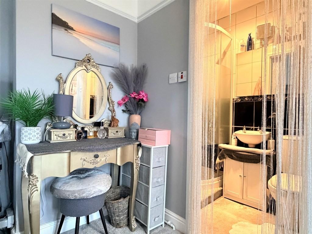 Bedroom1 3