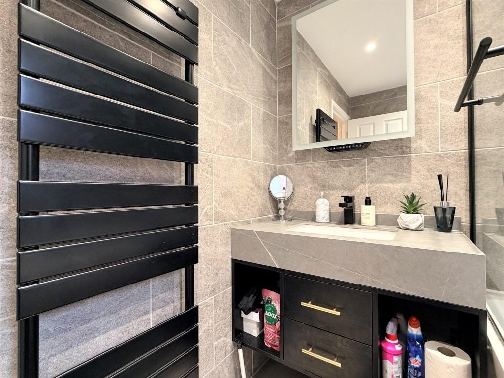 Family bathroom2