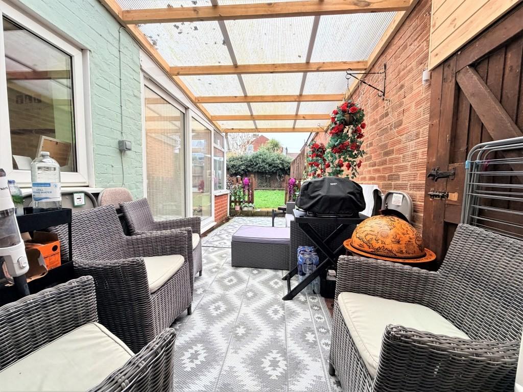Side shelter out
