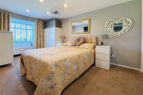 2 bedroom bungalow for sale, Middle Mead, Littlehampton, West Sussex