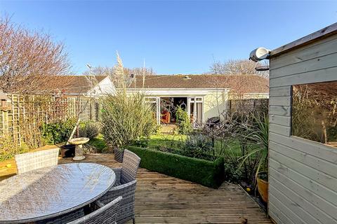 2 bedroom bungalow for sale, Middle Mead, Littlehampton, West Sussex