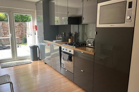 2 bedroom flat to rent, Greenwich South Street, Greenwich, London, SE10