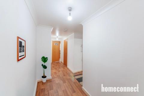 2 bedroom flat for sale, Queensberry Place, London E12
