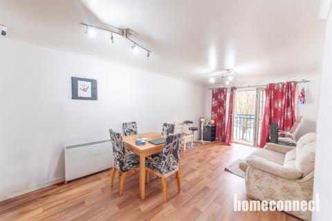 2 bedroom flat for sale, Queensberry Place, London E12