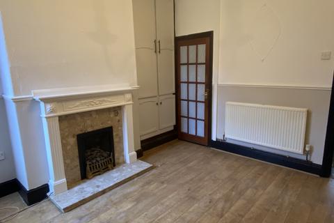 2 bedroom terraced house to rent, Shadyside, Doncaster, DN4