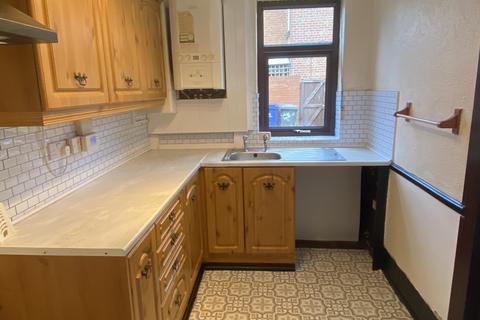 2 bedroom terraced house to rent, Shadyside, Doncaster, DN4
