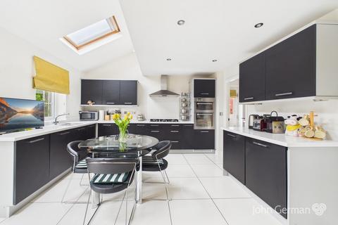5 bedroom detached house for sale, Woodroffe Way, East Leake