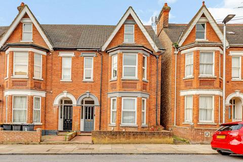 undefined, Goldington Avenue, Bedford MK40
