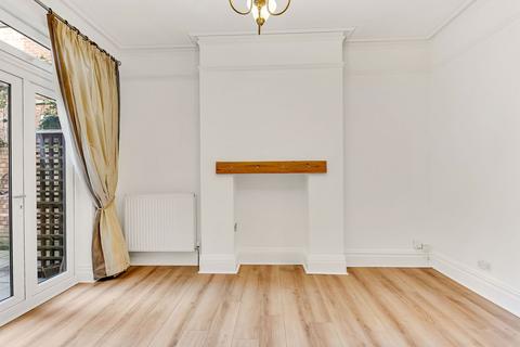 undefined, Goldington Avenue, Bedford MK40