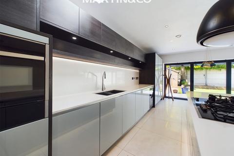 4 bedroom detached house for sale, Easthampstead Road, Wokingham