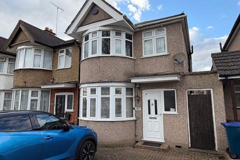 4 bedroom semi-detached house to rent, Exeter Road, Harrow