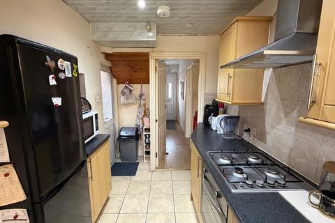 4 bedroom semi-detached house to rent, Exeter Road, Harrow