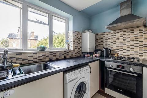 2 bedroom flat for sale, Queens Walk, London W5
