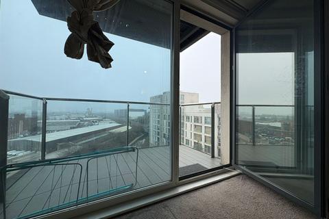 2 bedroom flat to rent, Station Approach, Hayes UB3