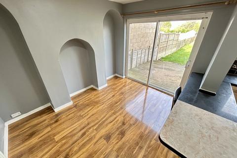 3 bedroom semi-detached house to rent, Pensnett Road, DUDLEY