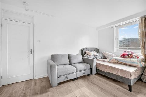 2 bedroom flat to rent, Alzette House, Mace Street, London