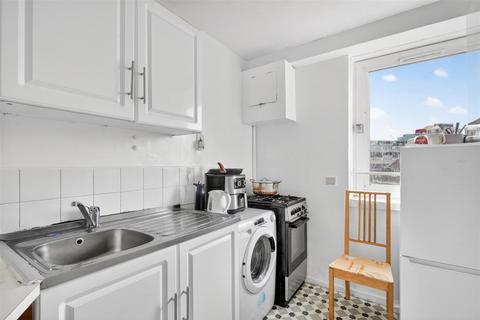 2 bedroom flat to rent, Alzette House, Mace Street, London