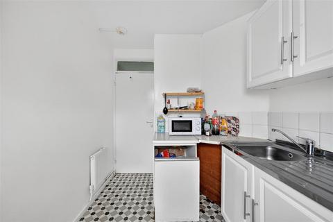 2 bedroom flat to rent, Alzette House, Mace Street, London