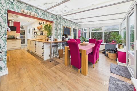 4 bedroom detached house for sale, Alexandra Crescent, Uttoxeter