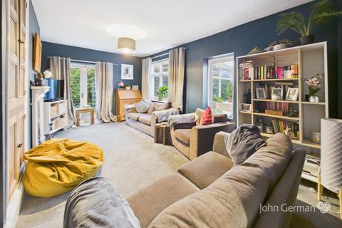 4 bedroom detached house for sale, Alexandra Crescent, Uttoxeter
