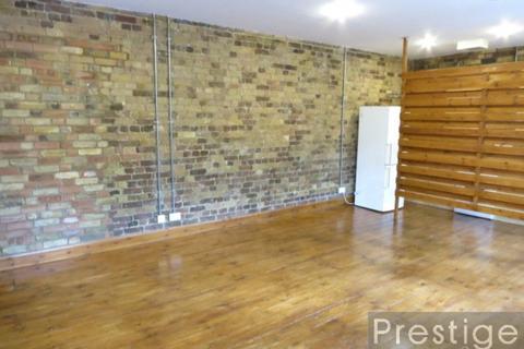 2 bedroom apartment to rent, Manor Road, London N16