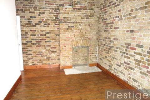 2 bedroom apartment to rent, Manor Road, London N16